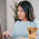 model-with-coffee-mug